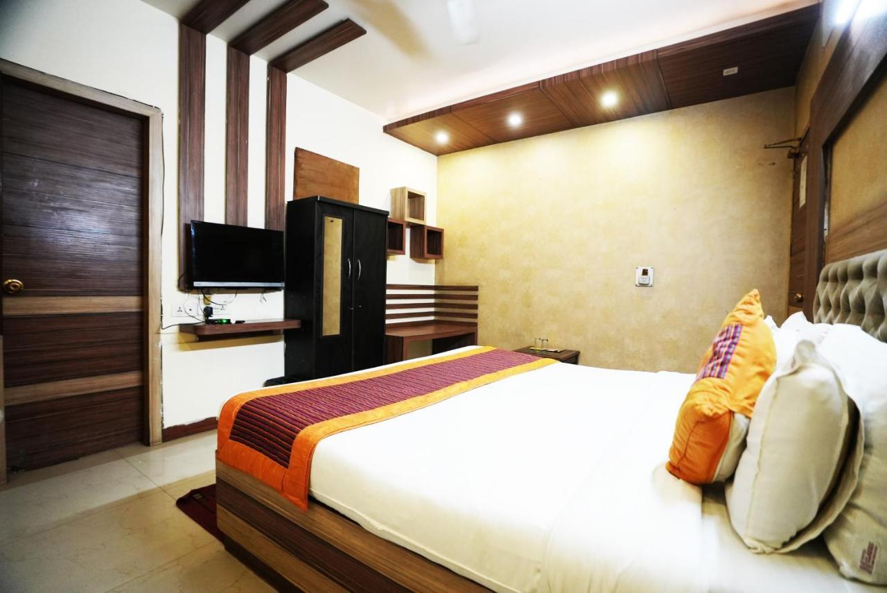 Hotel Classic New Delhi Extérieur photo